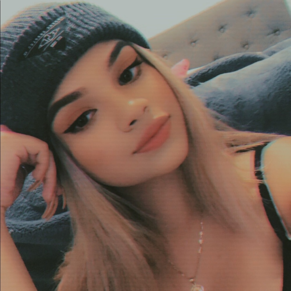 Meet your Posher, April